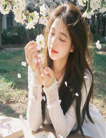 我们可不可以和老师做朋友_老师同学谈任董明珠秘书的22岁女生_越剧电影王老虎抢亲